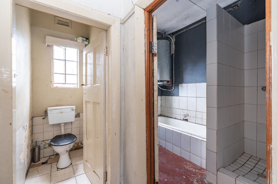 8 Bedroom Property for Sale in Maitland Western Cape